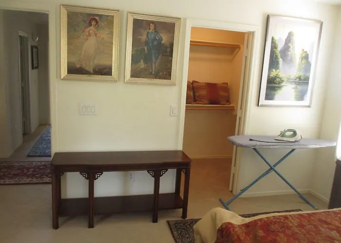 Art Gallery Holiday home Gilbert