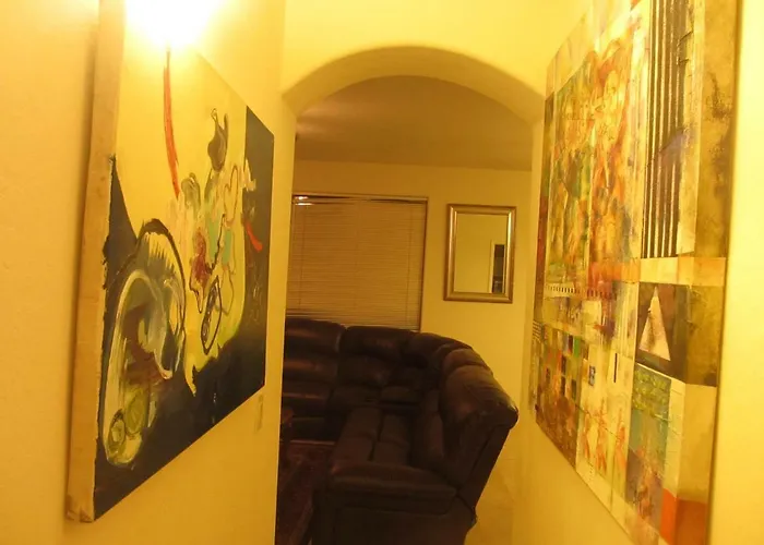 Art Gallery *
